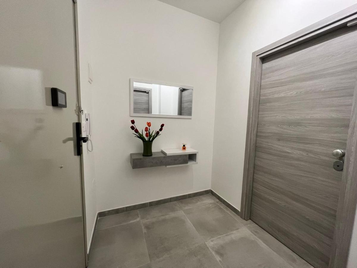 Apartment House *